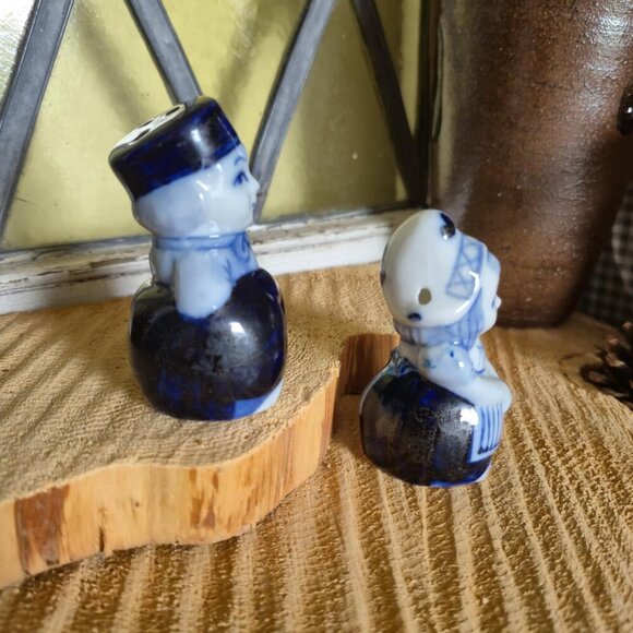 Delft Blue Salt & Pepper Shakers - Picture 3 of 10